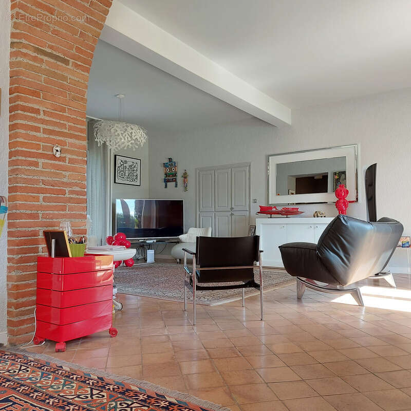 Maison à vendre 13 pièces MONTAUBAN (82), salle de reception, parking, bureaux, cave, dépendances,  parc de 8000m2, 2 entrées in - photo 4