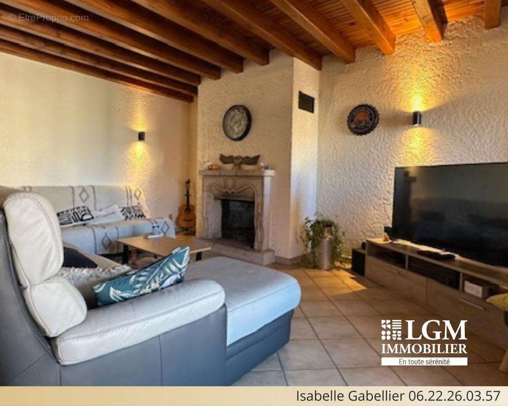 Maison à LE BREUIL-SUR-COUZE