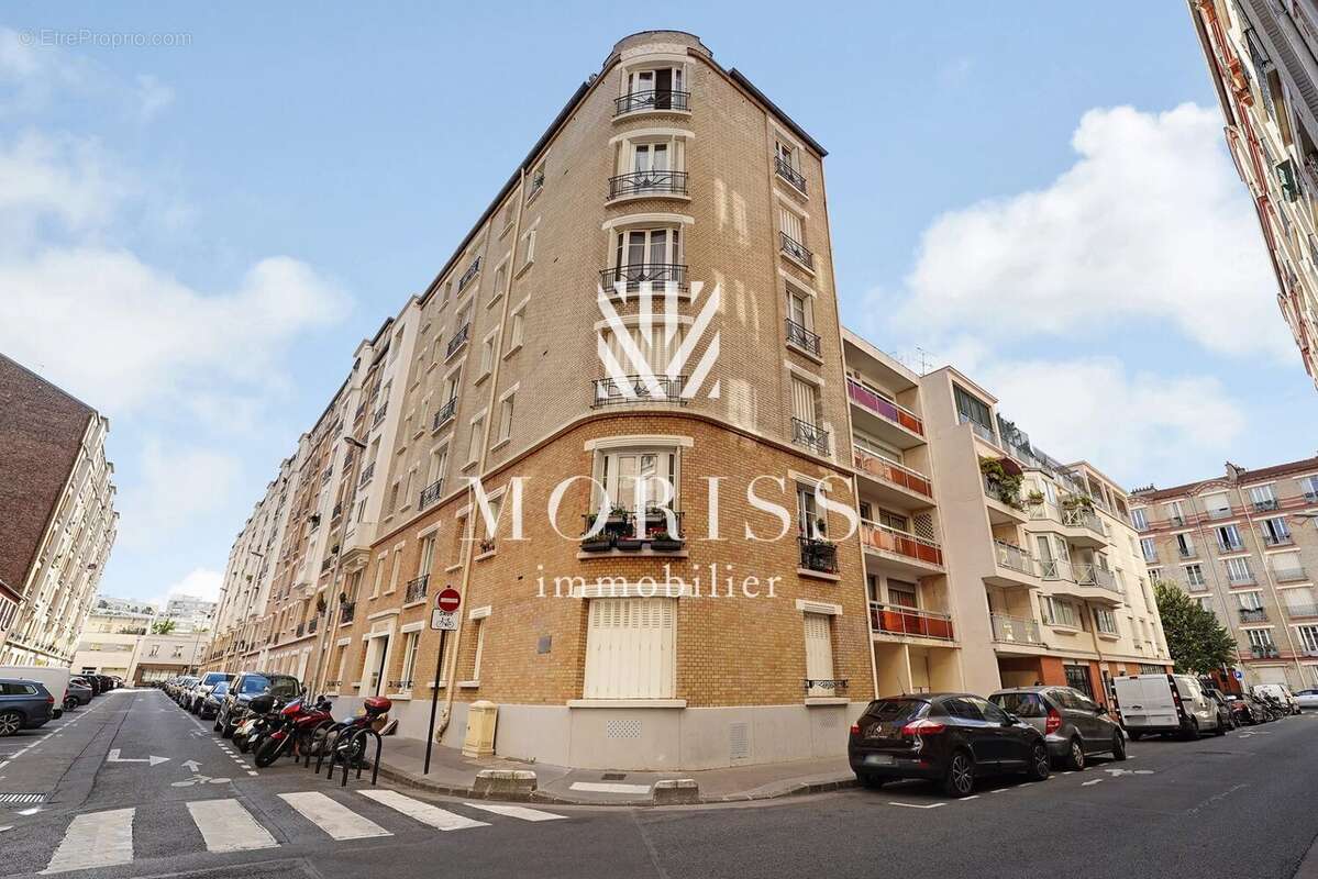 Appartement à COURBEVOIE