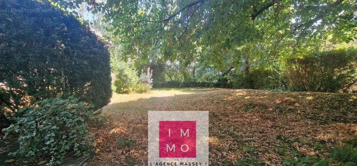 COUP DE COEUR - Maison de plain-pied de 94 m² avec jardin sur 1591 m² - photo 3