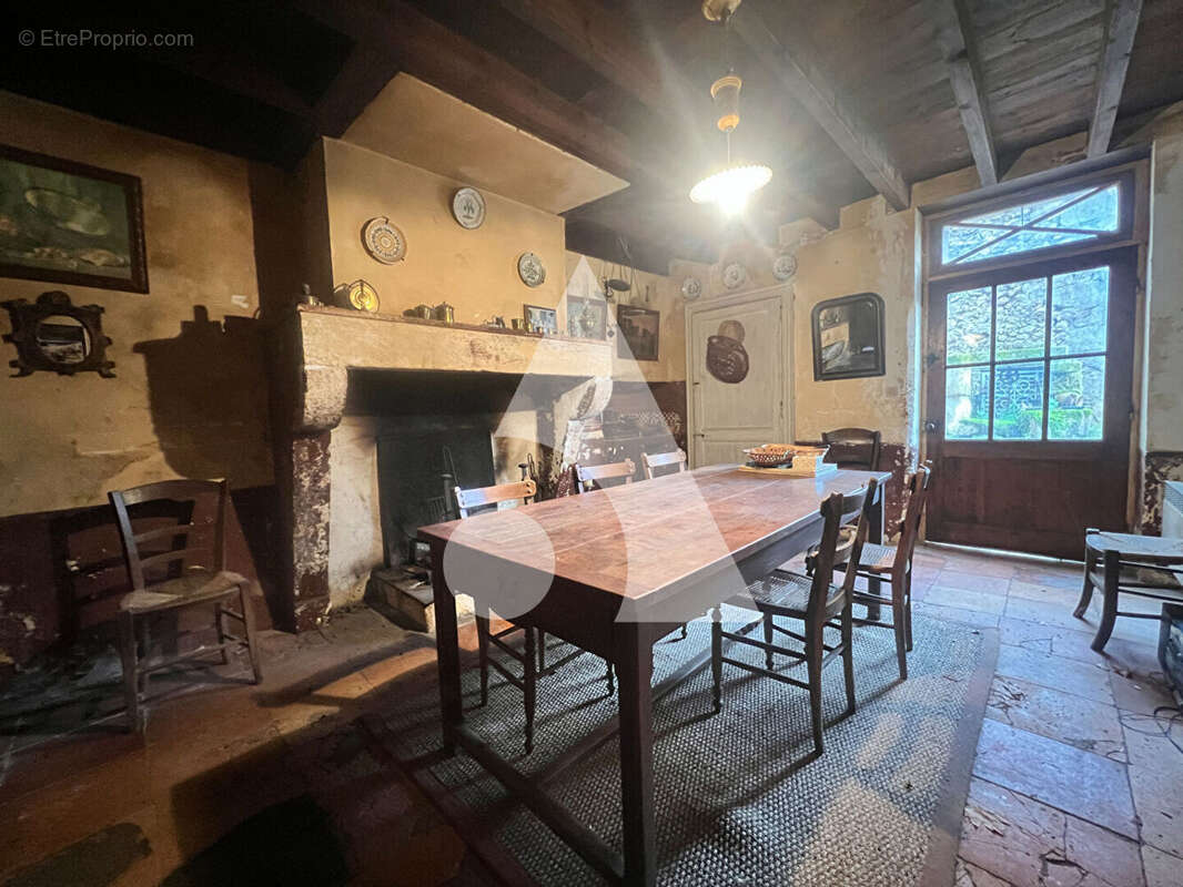 Maison à LAMOTHE-MONTRAVEL