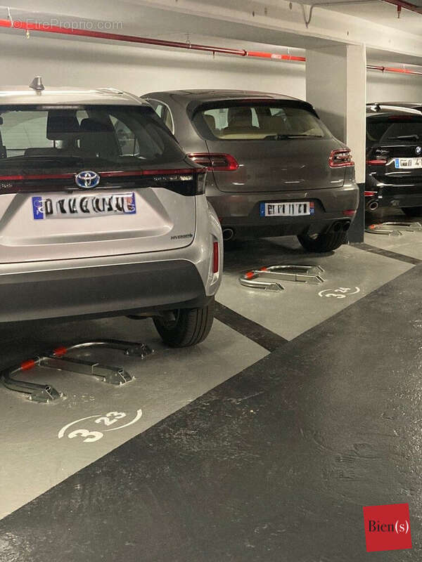 Parking à PARIS-17E