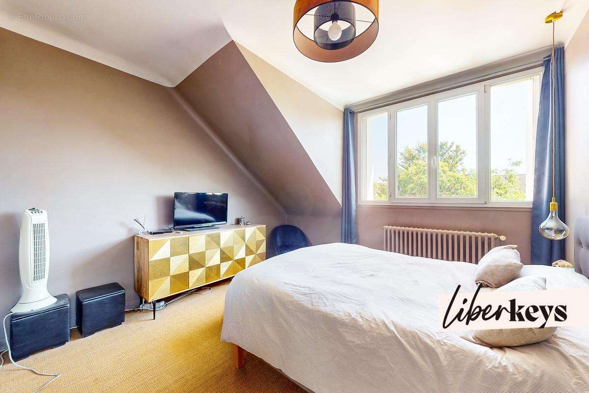 Maison 127m² avec piscine, jardin, terrasse, sous-sol et double parking à Gagny - photo 7
