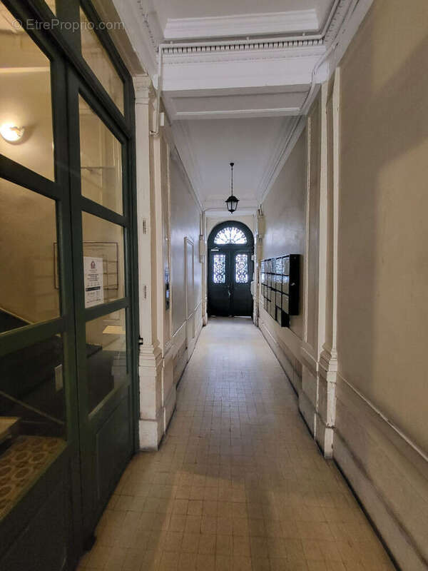 Appartement 74m² 4 pièces 75010 Paris - photo 4