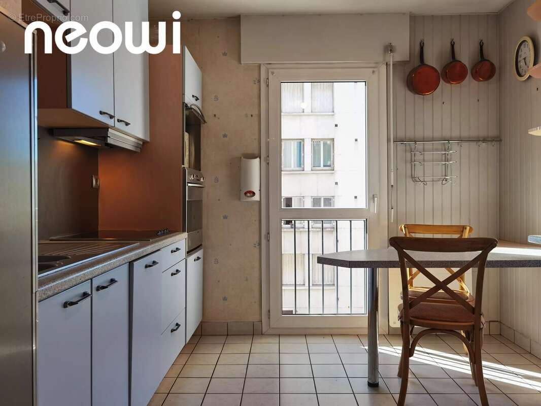 RARE-Appartement de 96 m² avec ascenseur, garage et loggia - photo 9