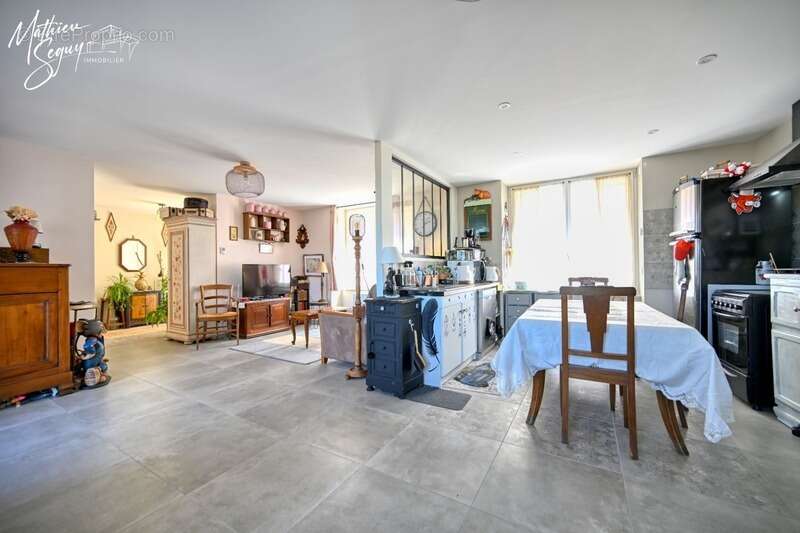 Maison à MONTROMANT