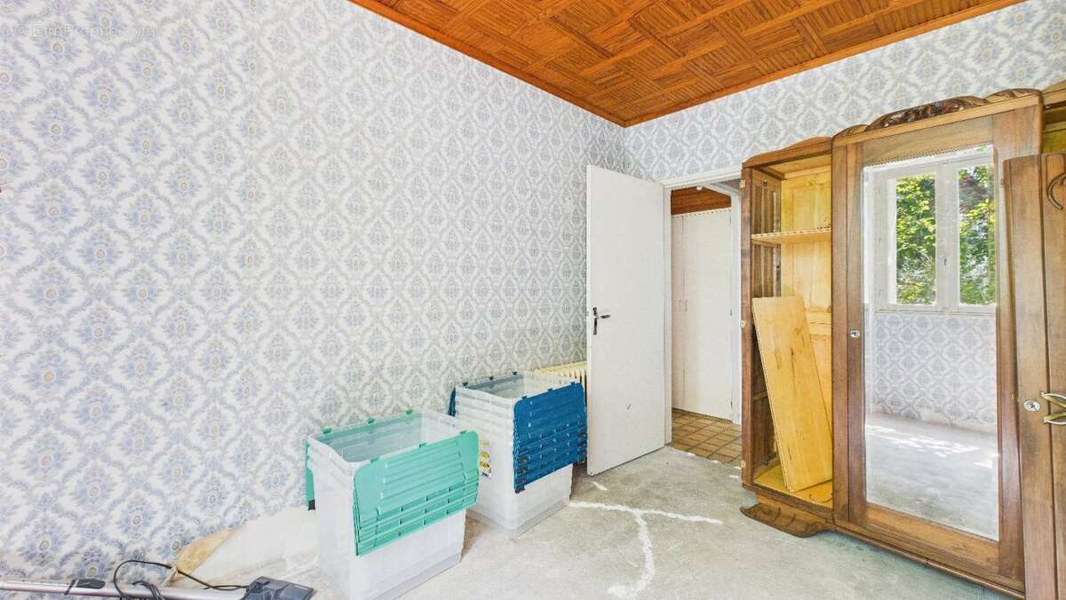 Maison à ONET-LE-CHATEAU