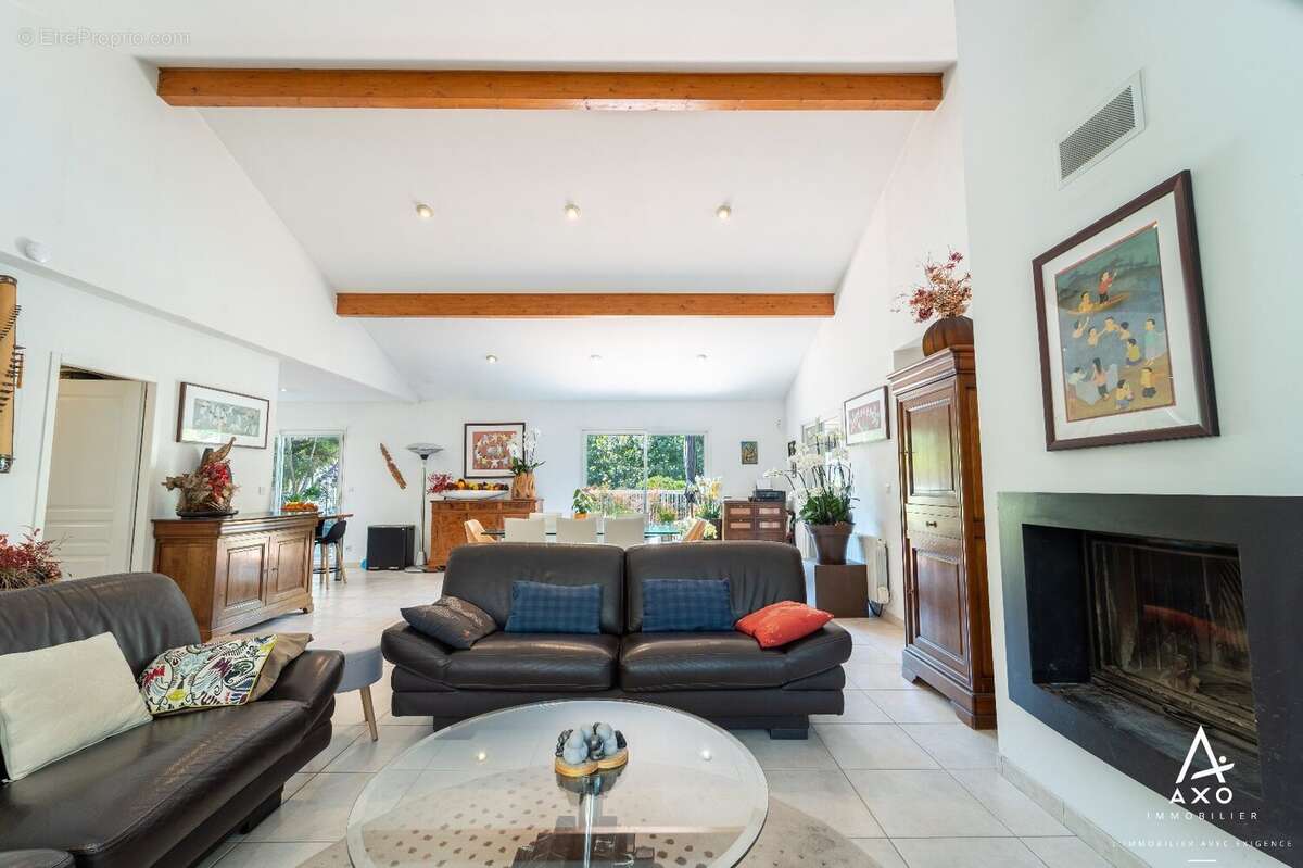 Maison conteporaine haut de gamme  en lisière de forêt - photo 2