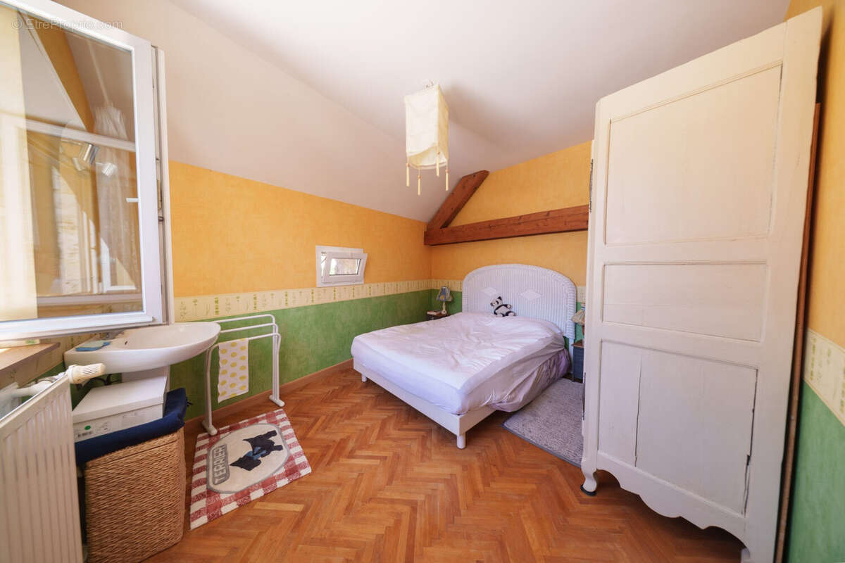 Maison 10 pièces 215 m² à vendre à Saint-Bonnet-De-Rochefort (03800) - photo 8
