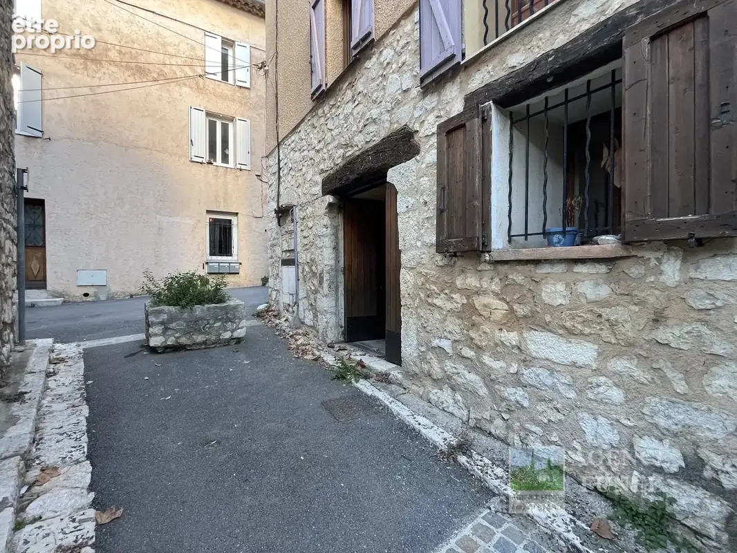 St Vallier-de-Thiey - Studio rez-de-chaussée à rénover - photo 2