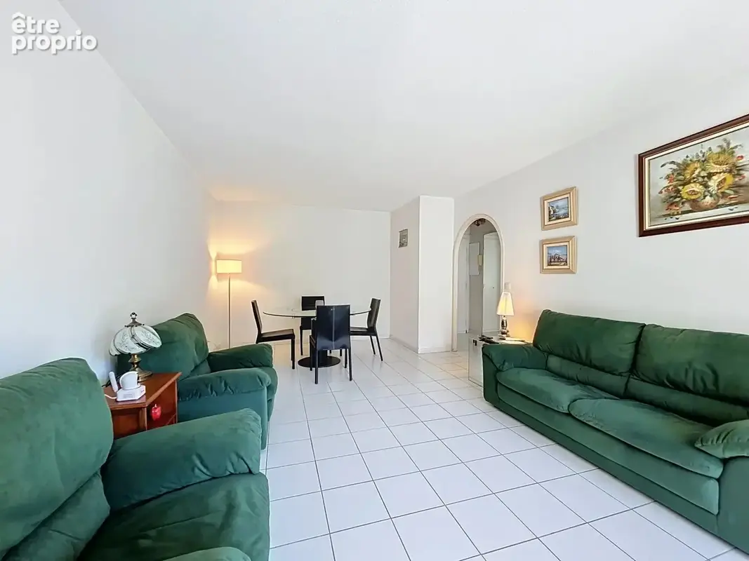 Cannes rez-de-jardin : 2 pieces 49,86 m² + cave + garage ferme - photo 6