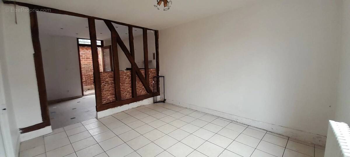 Maison de centre ville a mesnils sur iton - photo 3
