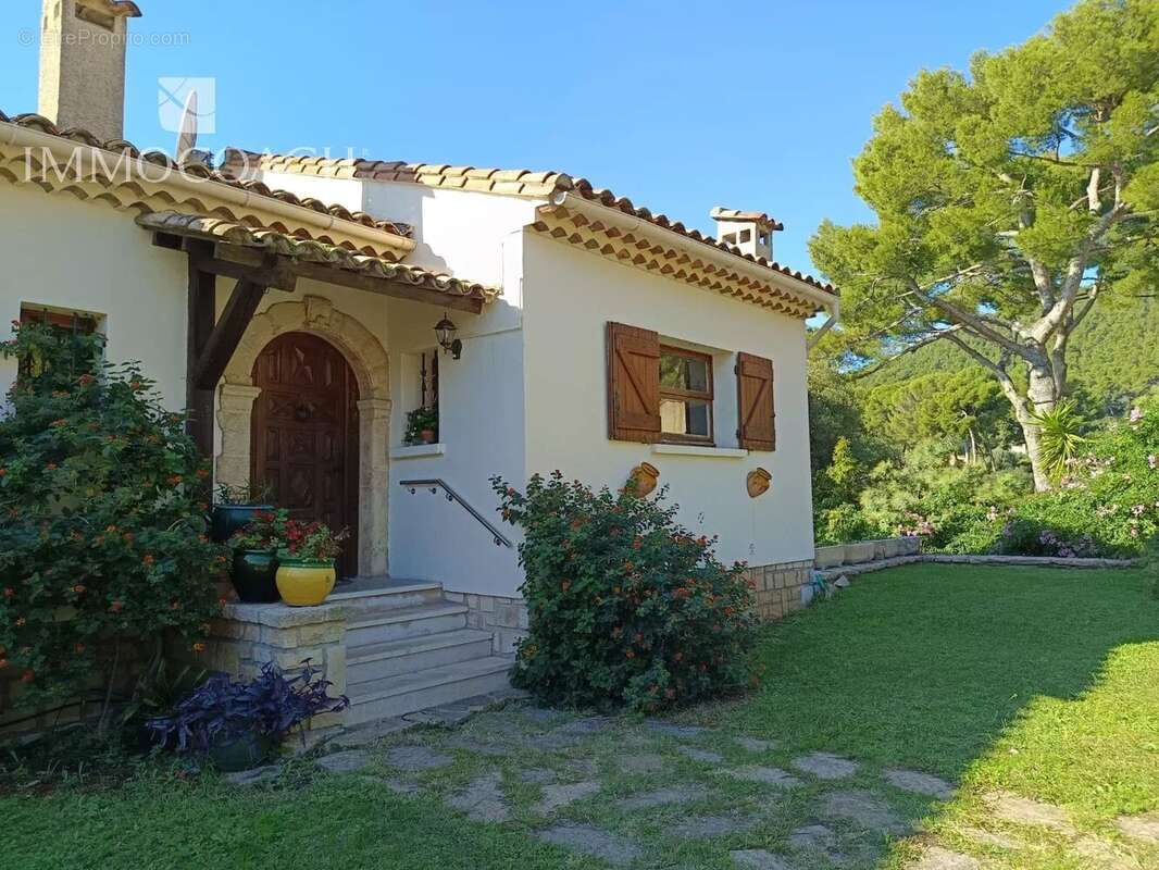 Maison à CARQUEIRANNE