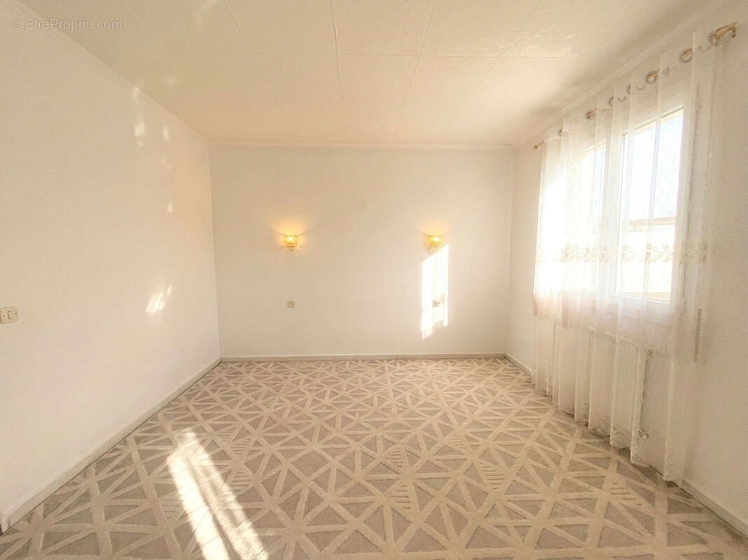 Appartement à ONET-LE-CHATEAU