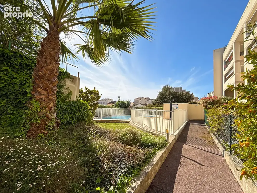 Cannes  VILLA SUR LE TOIT 5 pièces 125m2 +150 m² terrasses - photo 2
