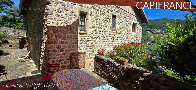 Maison à SAINT-SAUVEUR-DE-MONTAGUT