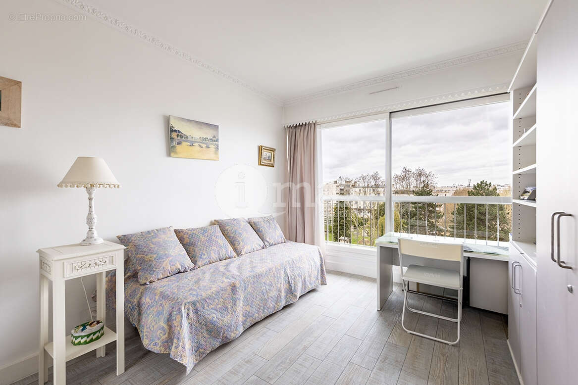 Appartement à COURBEVOIE
