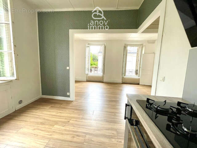 Immeuble avec appartement duplex renove sur local commercia - photo 2
