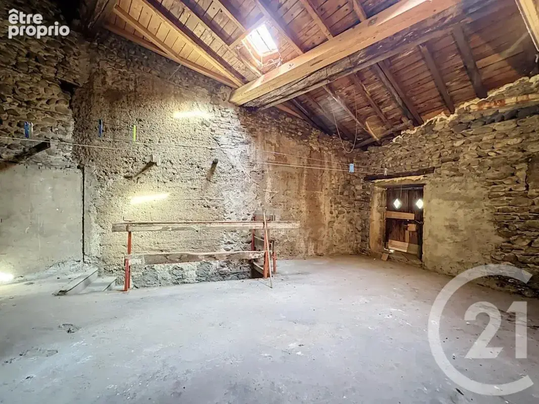 Photo Maison à Saint-Genis-Laval au prix de 280 000€