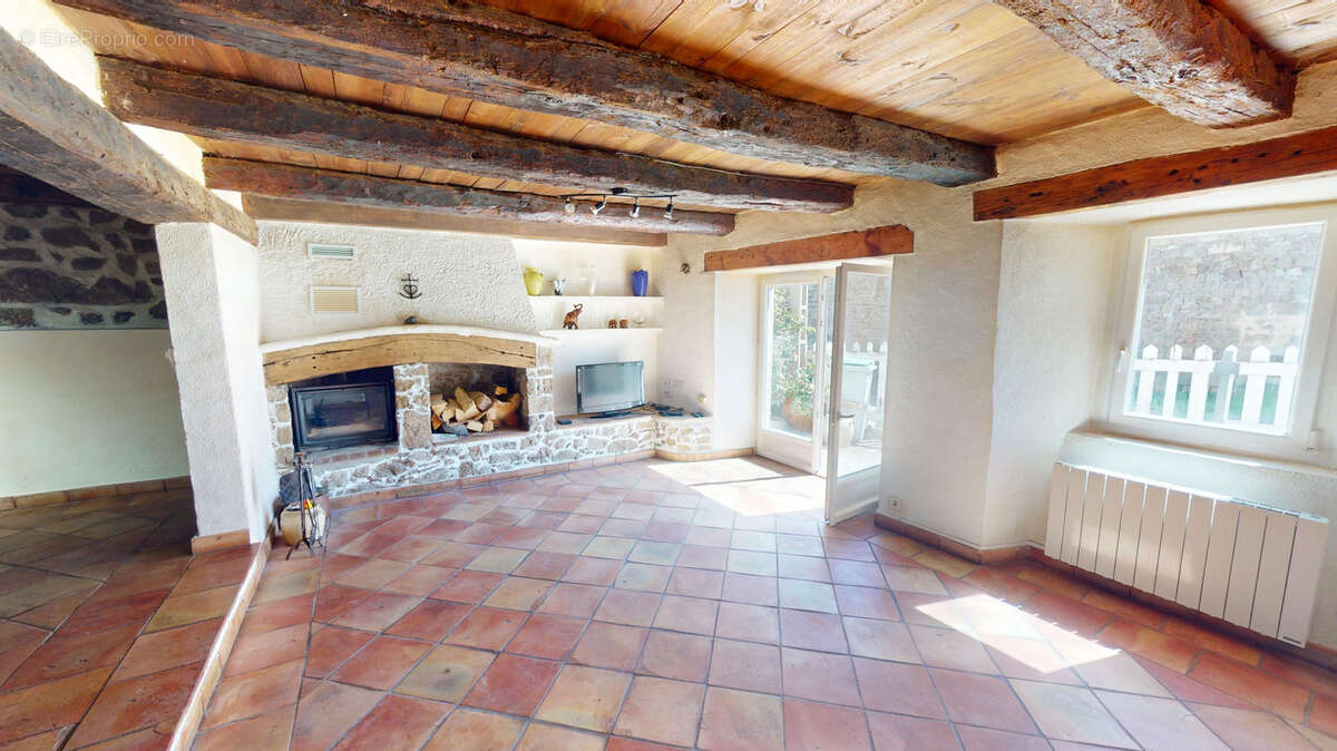 Maison à BELLEVUE-LA-MONTAGNE