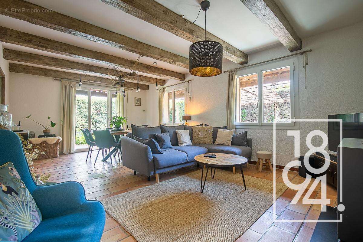 Maison à LE PUY-SAINTE-REPARADE