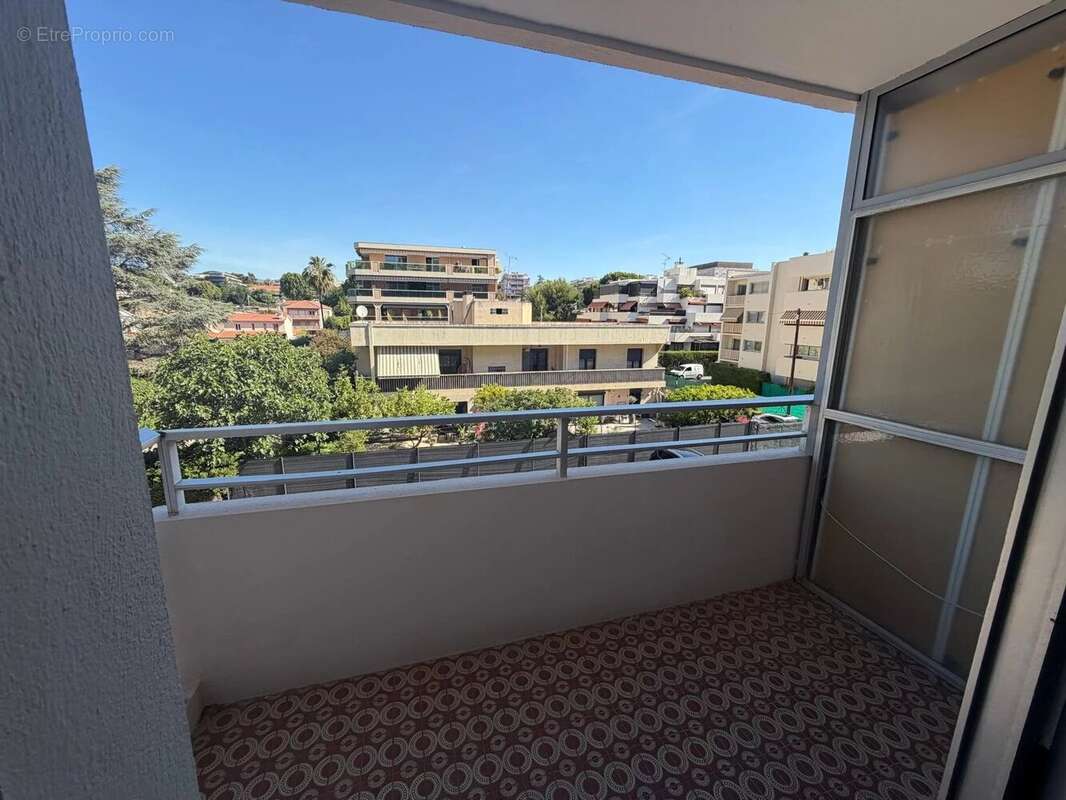 Appartement à SAINT-LAURENT-DU-VAR