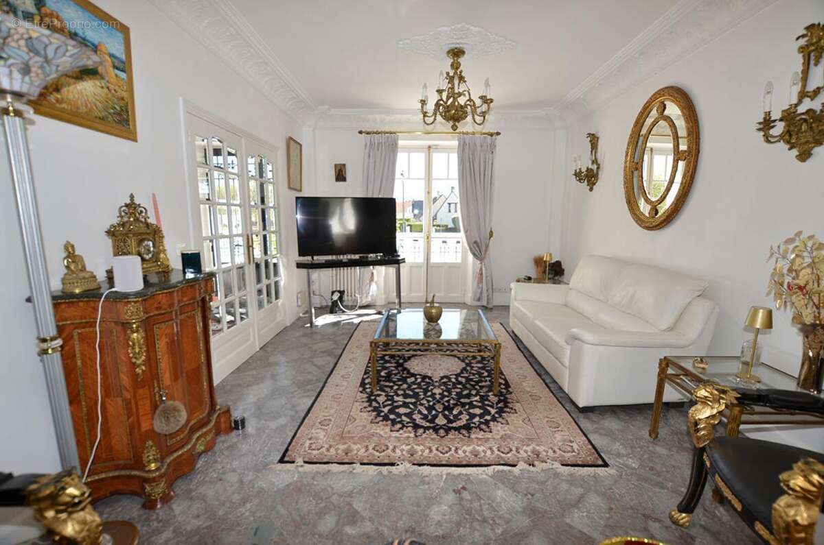 Maison à SAINTE-GENEVIEVE-DES-BOIS