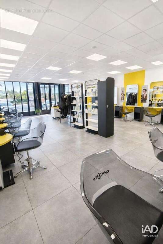 Photo 2 - Commerce à VALDAHON