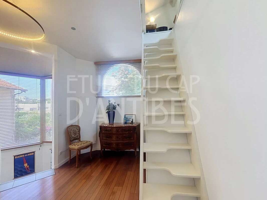 Exclusivite etude du cap d'antibes villa avec piscine. - photo 16