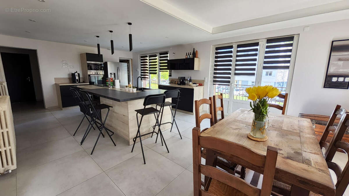 Maison à MONTREAL-LA-CLUSE