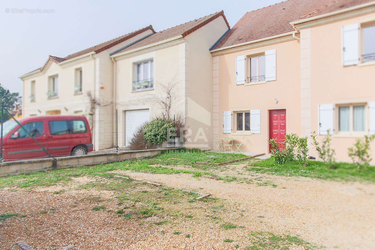 Appartement à SAULX-MARCHAIS