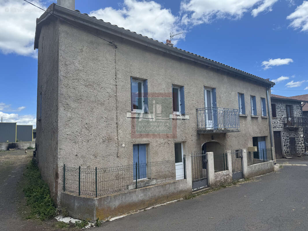 Maison de village avec grand garage - photo 2
