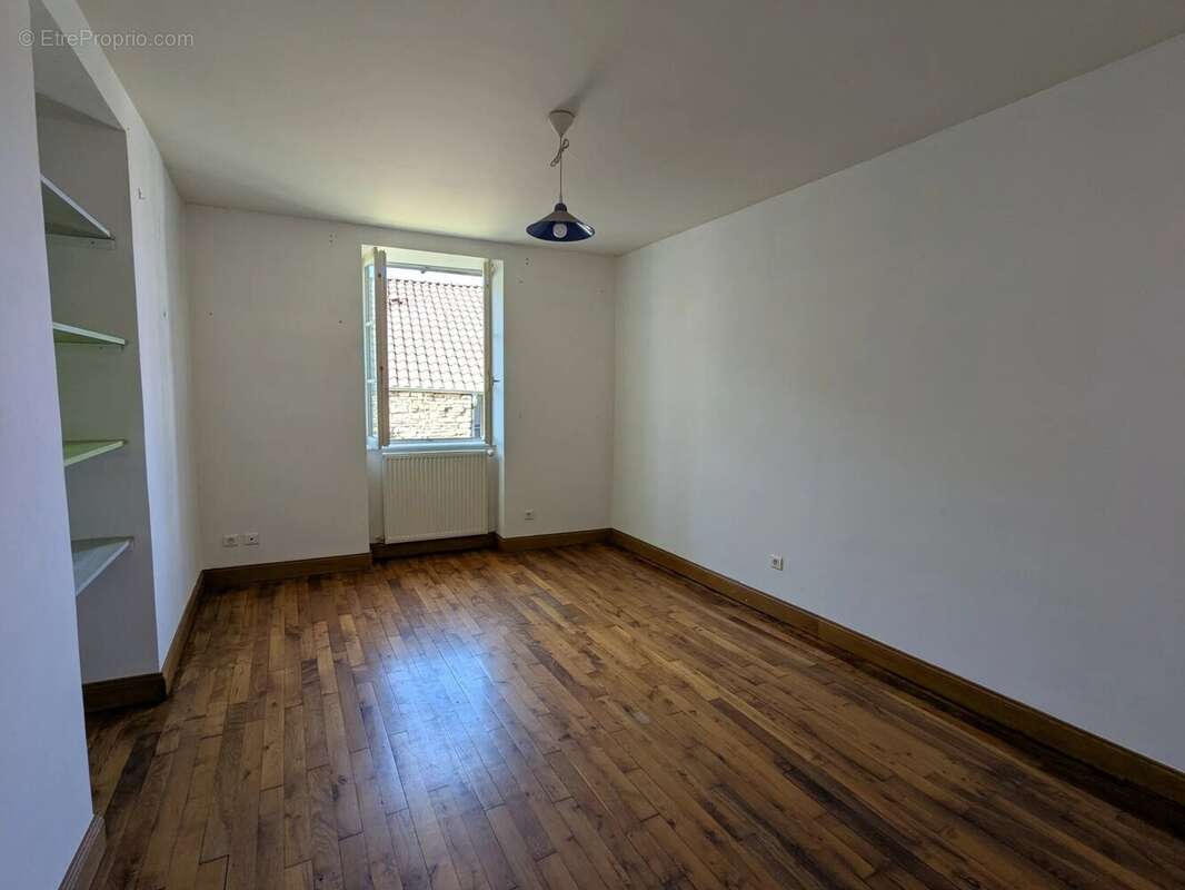 Maison à SAINT-MAURICE-DE-SATONNAY