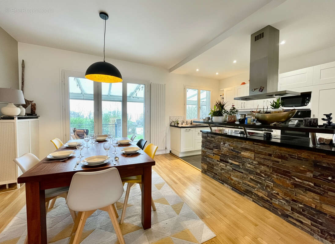 Maison à VERRIERES-LE-BUISSON