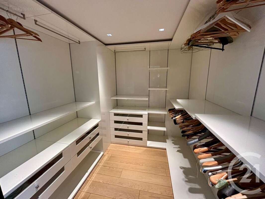 Appartement à VALLAURIS