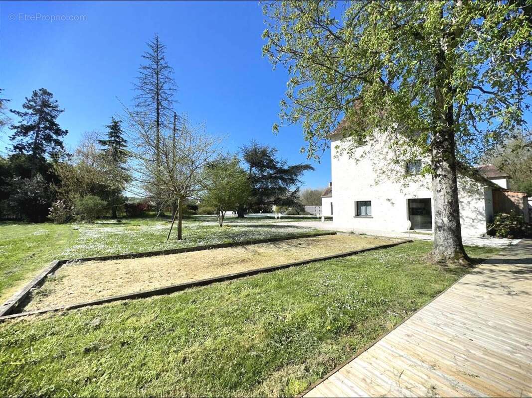Maison 380 m² à Rivarennes  - photo 5