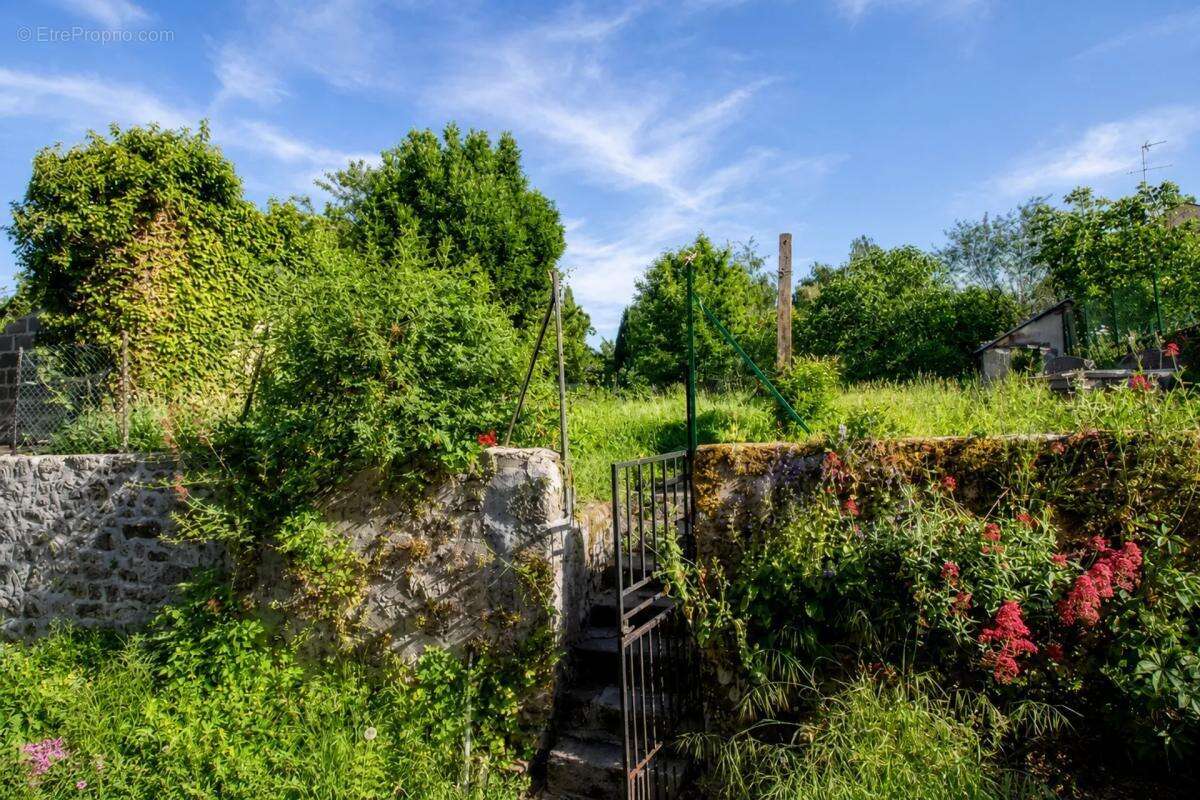 Grande maison de ville avec jardin clos et fort potentiel locatif au cœur de La Souterraine - photo 12