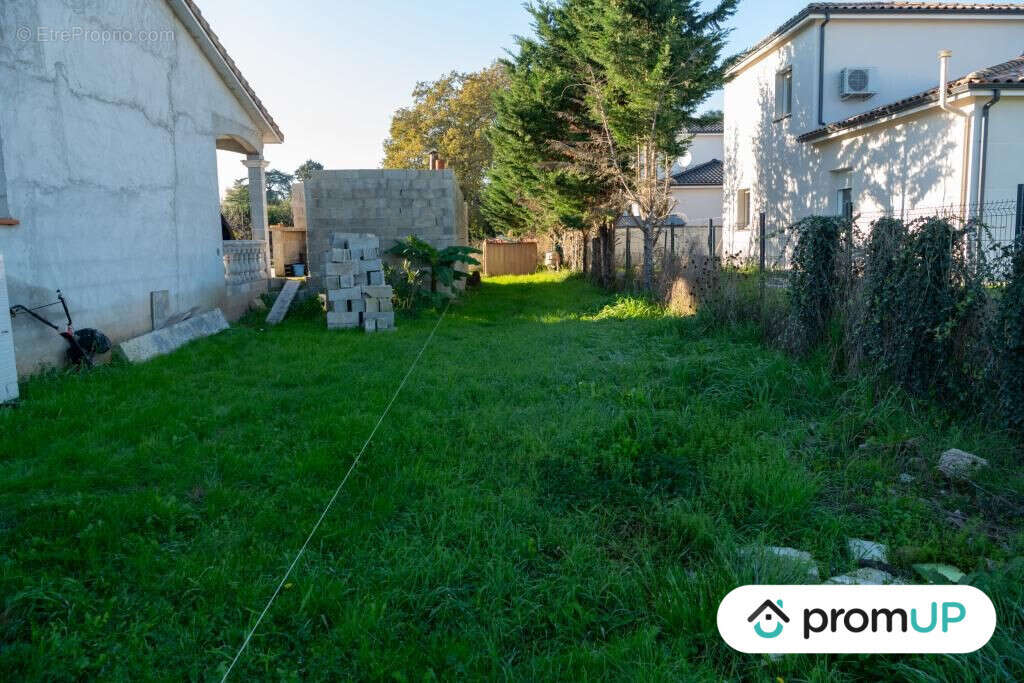 Terrain à MONTBETON