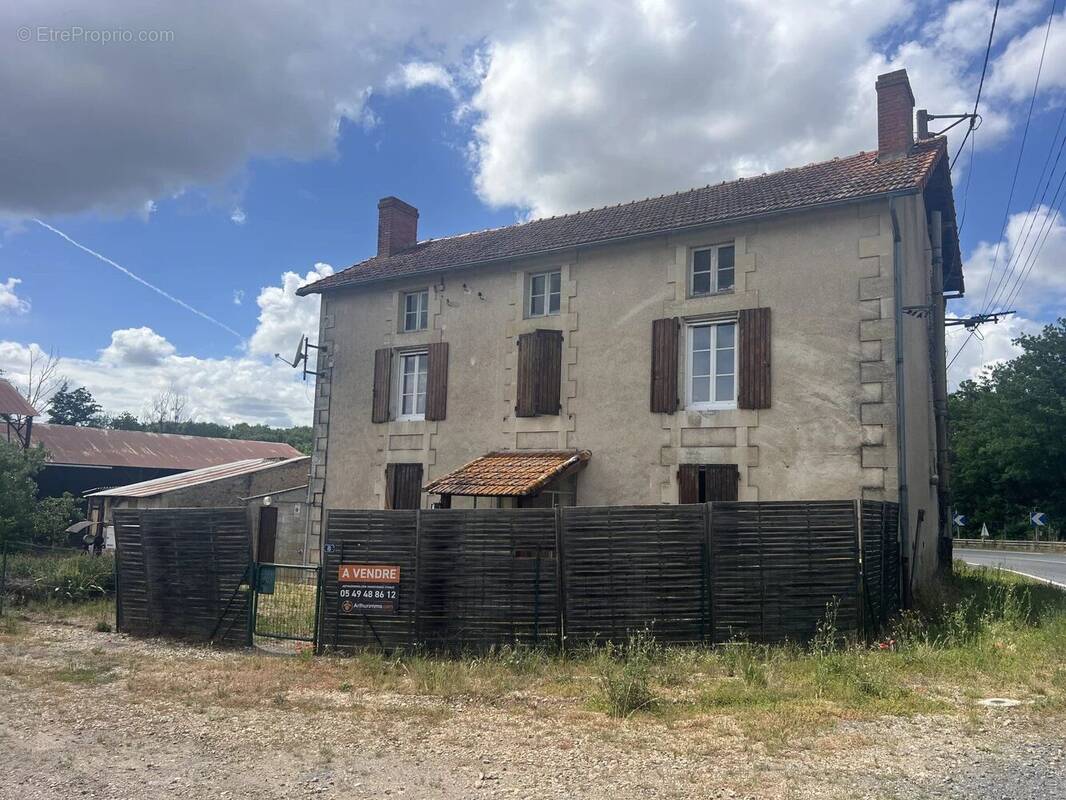 Maison à MAZEROLLES
