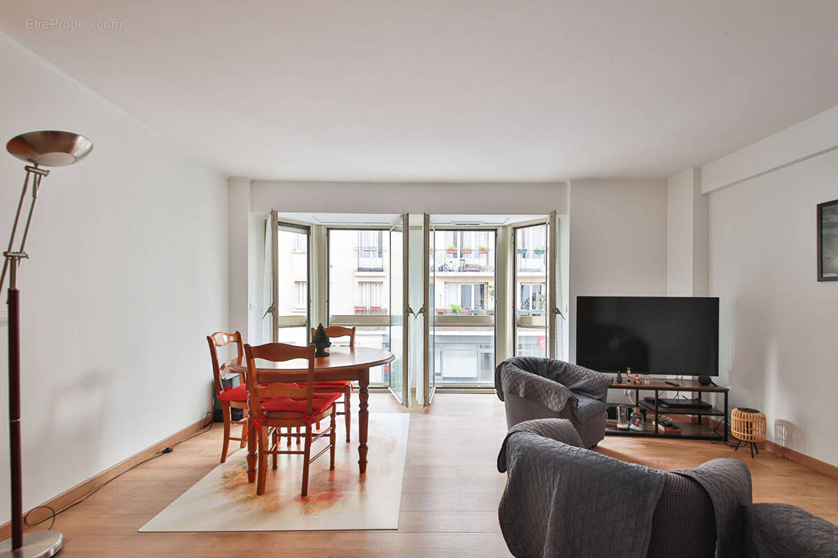 Appartement à PARIS-15E