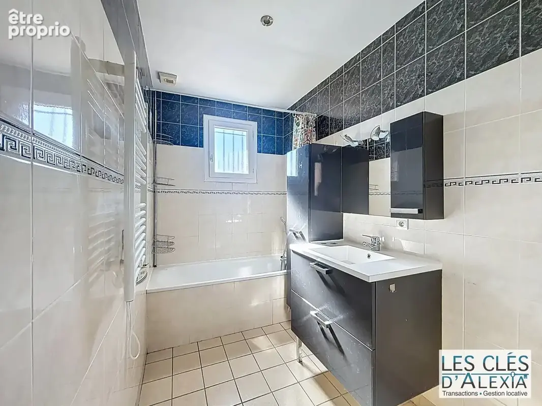 Laissez-vous séduire par cette charmante maison familiale, lumineuse et parfaitement entretenue ! - photo 5