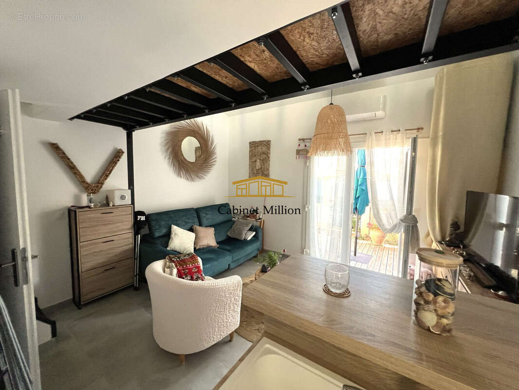 Maison à VIC-LA-GARDIOLE