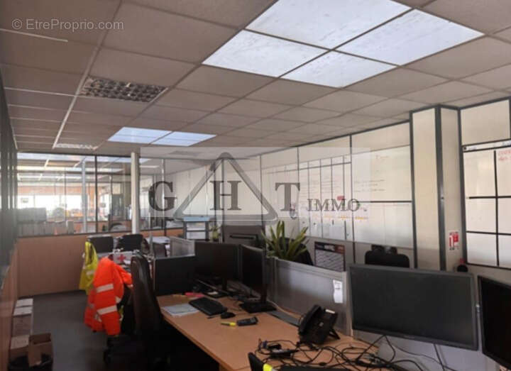 Entrepot / local d'activités de 5740m2 à vendre Argenteuil - photo 4