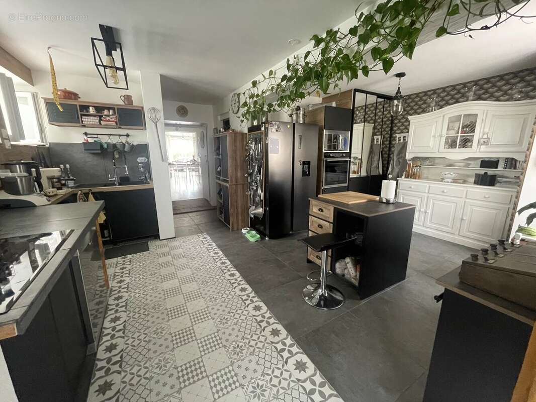 Belle maison familiale - 5 chbres avec grand terrain - photo 2