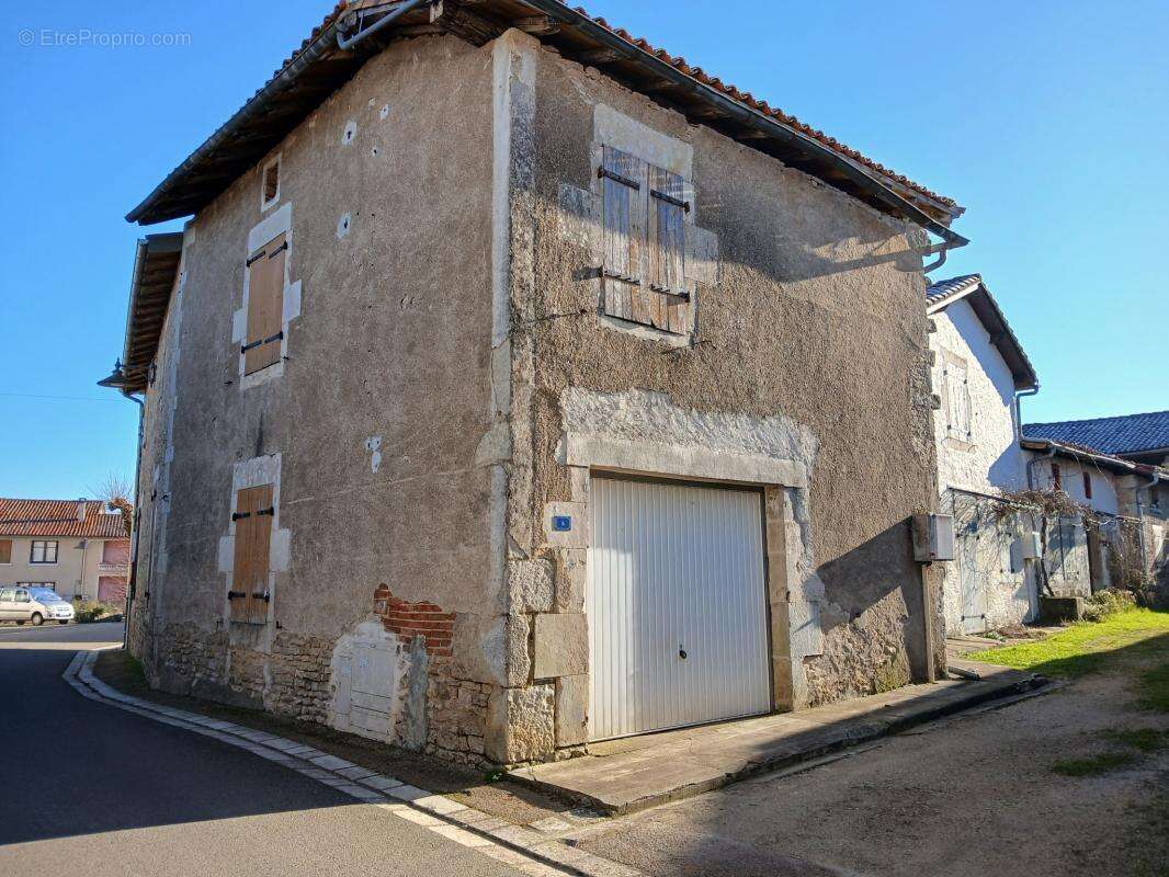 Maison à CHAMPAGNE-MOUTON