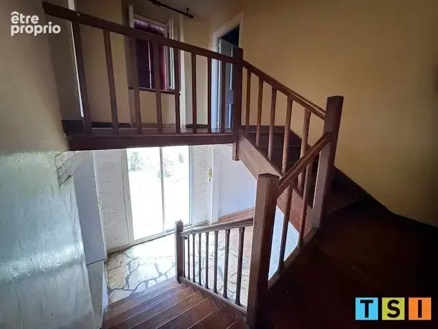 Maison avec dépendances et terrain. - photo 12