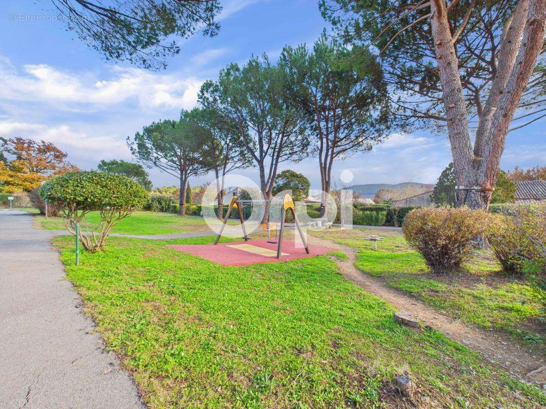 Maison à BAGNOLS-EN-FORET