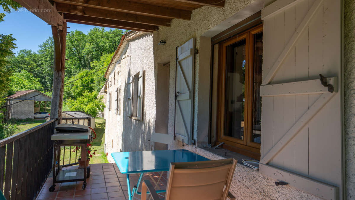 Propriété quercynoise à rénover avec dépendances et 6950 m2 terrain avec source - photo 15
