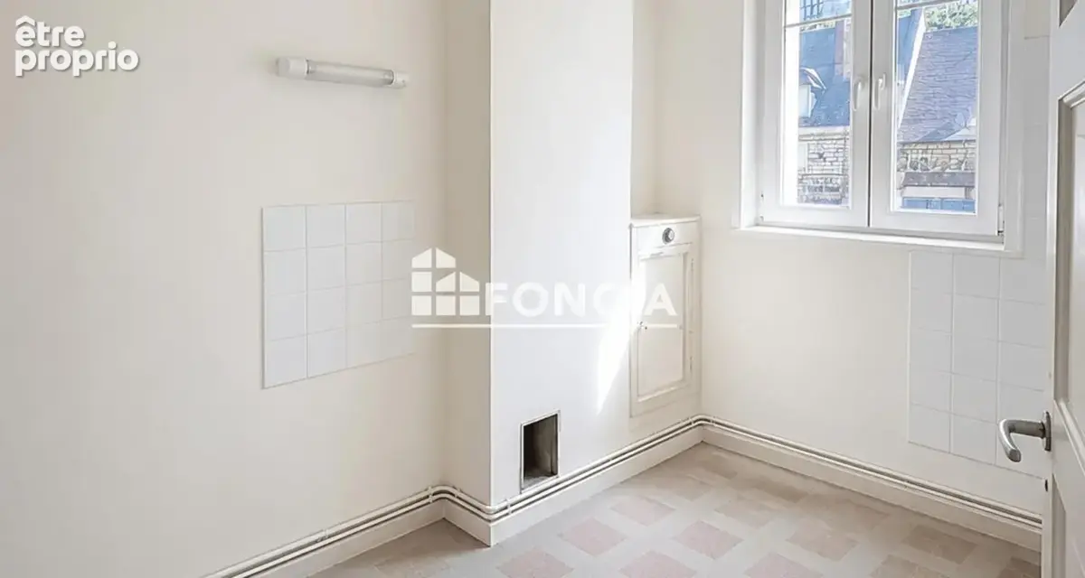  Hyper centre de Lisieux – Appartement de caractère avec ascenseur et énorme potentiel  - photo 15