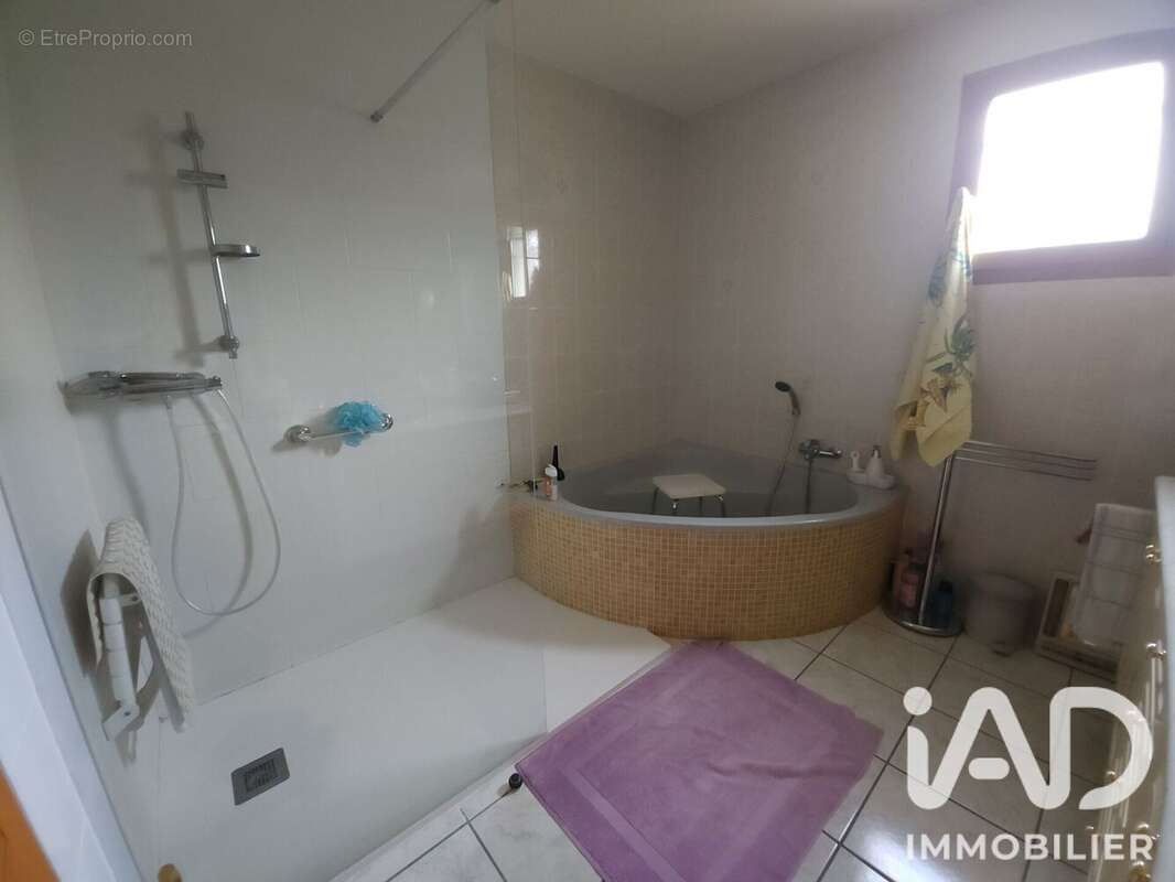 Maison 165 m² à Le Monestier-Du-Percy  - photo 8